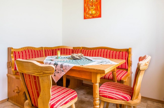 Tisch im Wohnbereich Appartement Typ A