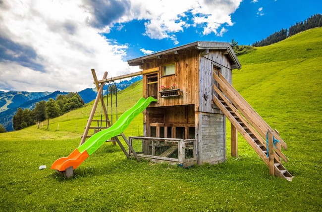 Kletterturm mit Rutsche