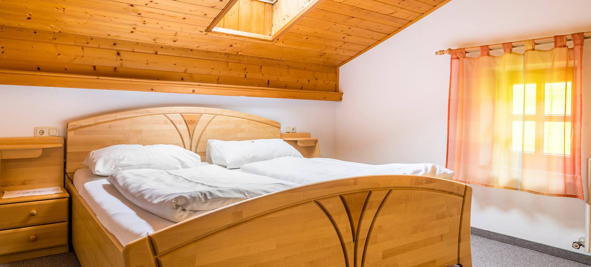 Gemütliches Schlafzimmer im Appartement Typ A am Bio-Bauernhof Unterviehhausbauer in Großarl