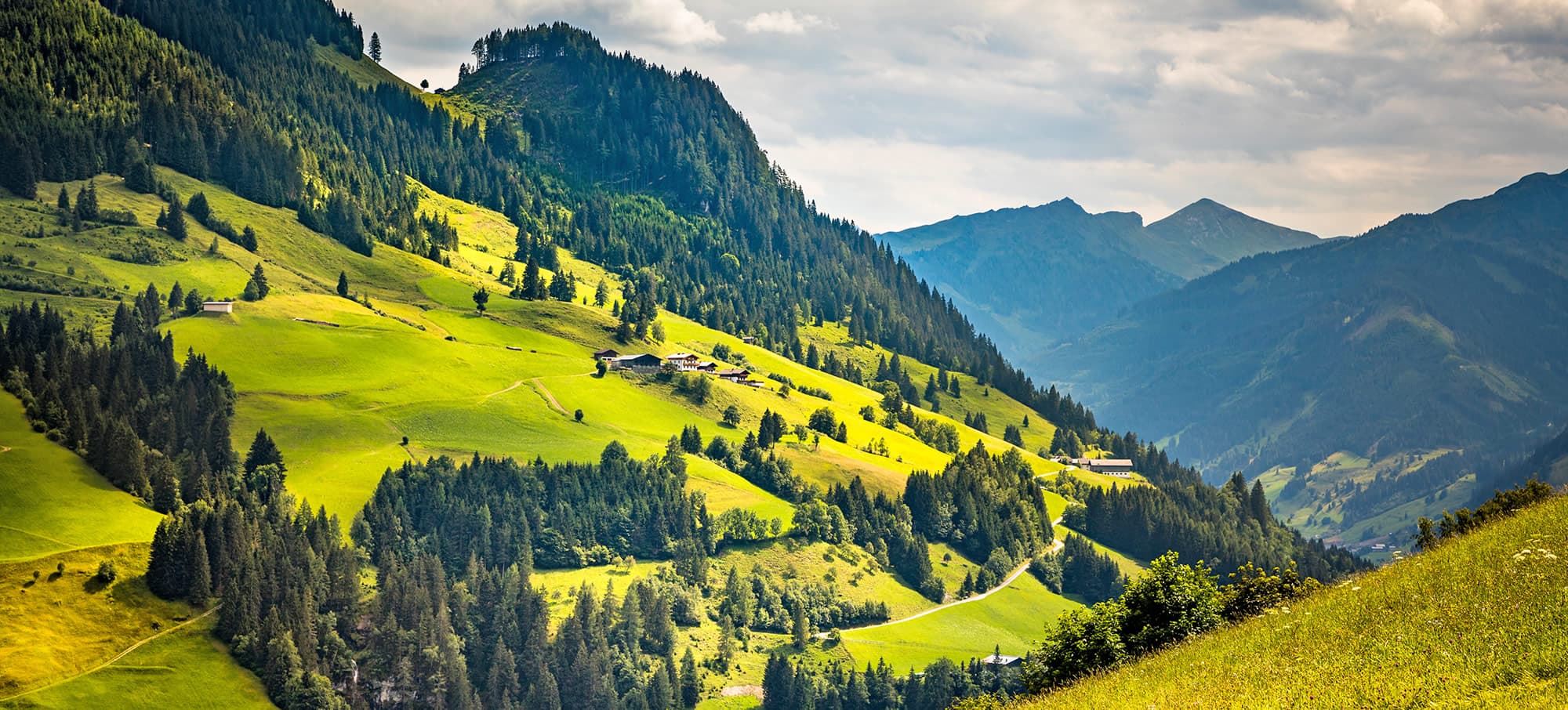 Traumhafter Blick vom Unterviehhausbauer über das Tal der Almen im Salzburgerland